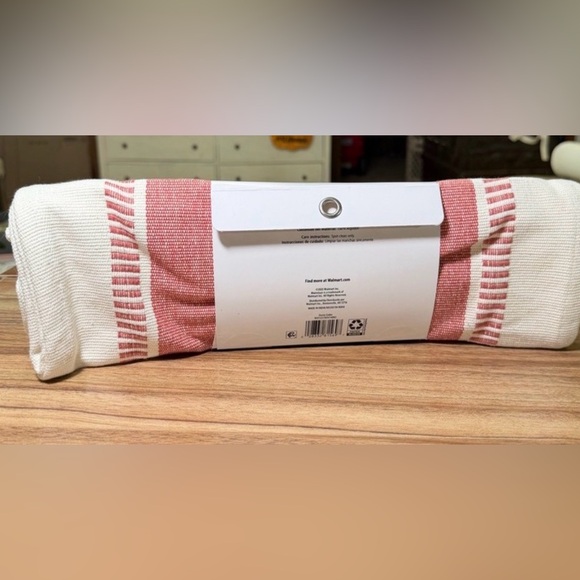 Mainstays Decorative Runner Red and White Striped Table Runner 14 x 72 - Picture 4 of 4